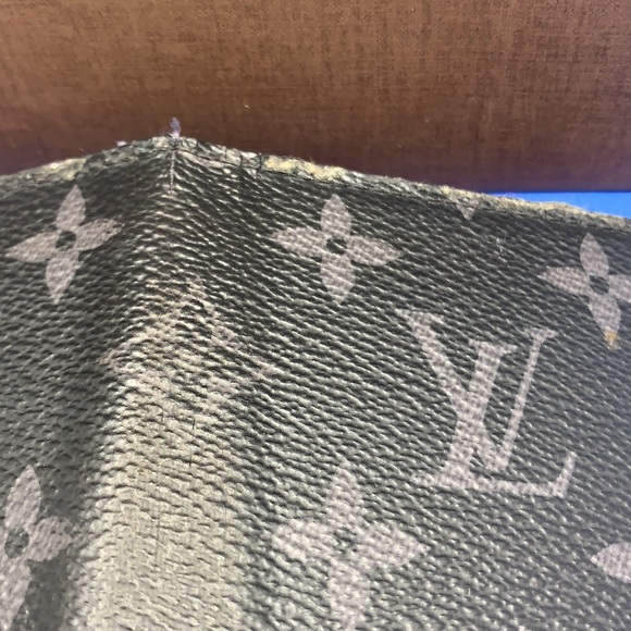 Louis Vuitton Damier Graphite monogram eclipse iPhone case or monogram iPhone - Picture 8 of 14